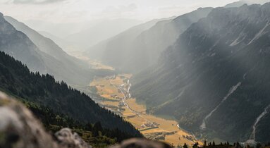 Blick über das Gschnitztal im Morgenlicht | © TVB Wipptal | Johannes Bitter