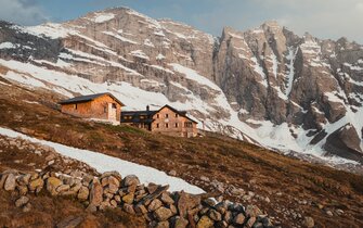 Gearerhütte mit Tuxer Alpen | © Tourismusverband Wipptal | Johannes Bitter