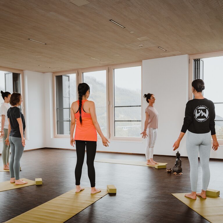 Yoga auf Burg Trautson  | © TVB Wipptal / Johannes Bitter