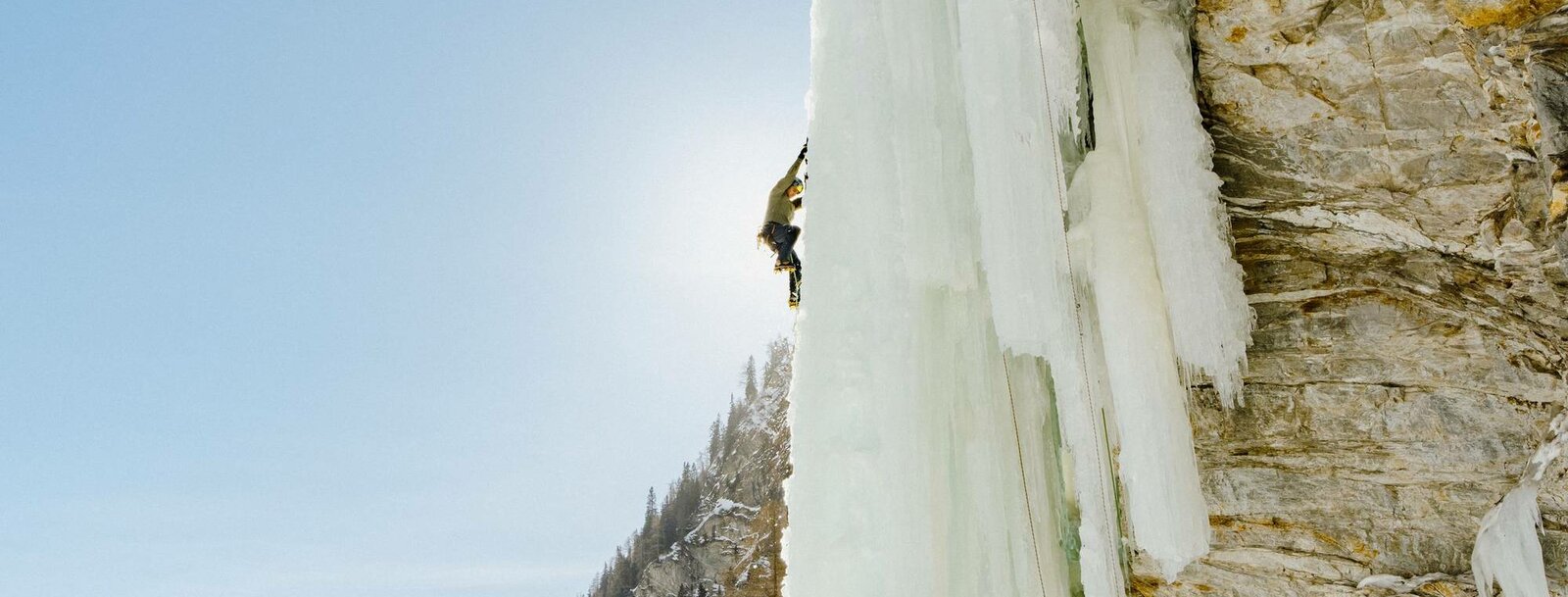 Kletterer beim Eisklettern | © Tirol Werbung | Ramon Handl
