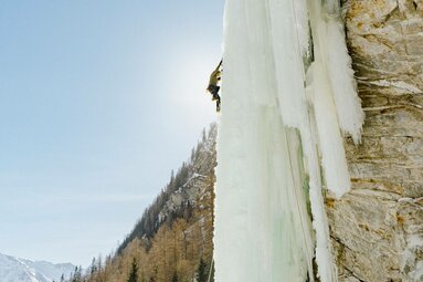 Kletterer beim Eisklettern | © Tirol Werbung | Ramon Handl