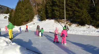 Kinder am Eislaufplatz | © TVB Wipptal
