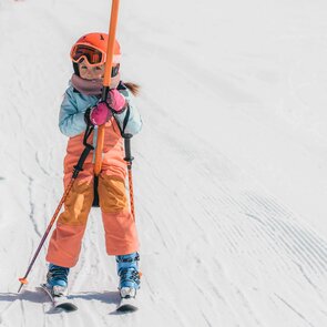Kinder beim Skifahren in der Skiarena Bergeralm im Wipptal | © Alexandra Erhart