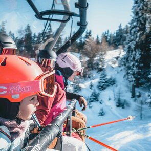 Skifahren mit der Familie in der Skiarena Bergeralm im Wipptal | © Alexandra Erhart