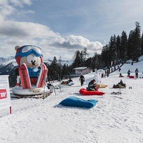 Spaß im Schnee im Kinderland auf der Bergeralm im Wipptal | © Helena Beermeister