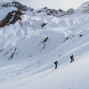 Skitourengeher beim Aufstieg im Wildlahnertal im Bergsteigerdorf Schmirn | © TVB Wipptal | Johannes Bitter