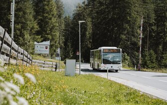 Bus fährt durch das Gschnitztal | © Tourismusverband Wipptal |