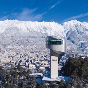 Die Skisprungschanze am Bergisel im Winter