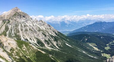 Blick zur Serles vom Gipfel der Peilspitze oberhalb der Blaser Hütte | © TVB Wipptal - Judith Hammer