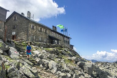 Die alte Landshuter Europahütte steht genau auf der Grenze | © TVB Wipptal - Judith Hammer