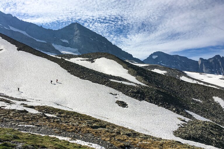 Im Juni liegt oft noch viel Schnee und es sind große Schneefelder, die man überqueren muss. | © TVB Wipptal - Judith Hammer