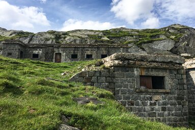 Verlassene Bunker der Grenzwachen unterhalb der Hütte | © TVB Wipptal - Judith Hammer