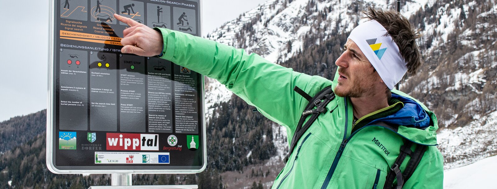 Die Übersichtstafel beim LVS Park erklärt, wie man bei der Verschütteten-Suche und bei der Übung im LVS-Park vorgehen muss. | © TVB Wipptal | Judith Hammer
