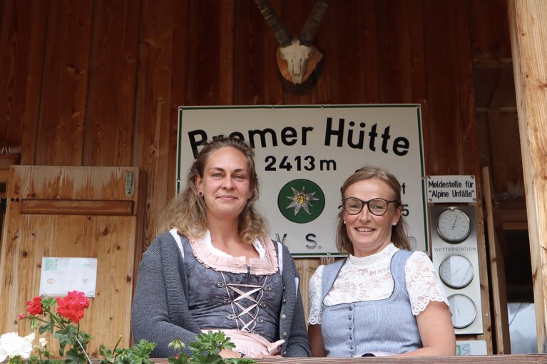 Anna & Hüttenwirtin Steffi | © TVB Wipptal