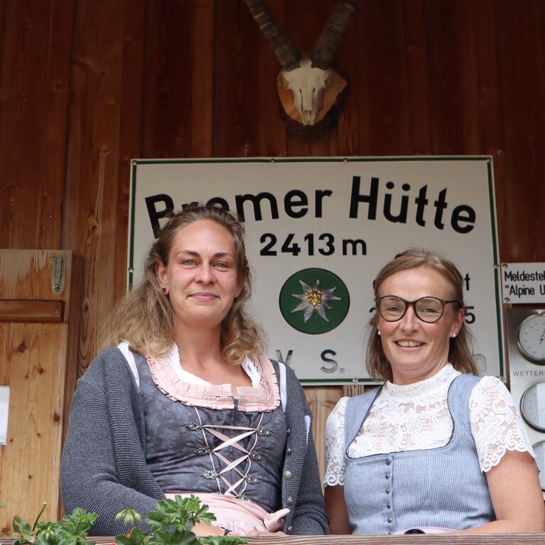 Anna & Hüttenwirtin Steffi | © TVB Wipptal