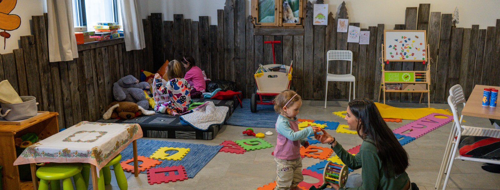 Kinderbetreuung im zertifizierten Familienskigebiet Bergeralm im Wipptal | © TVB Wipptal | Helena Beermeister