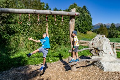 Spielen und Klettern am Energiespielplatz in Trins. | © TVB Wipptal | Judith Hammer