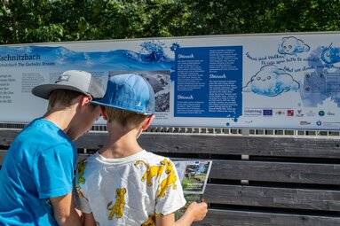Der Start beim Wasserweg Gschnitztal ist vor dem JUFA Wipptal. | © TVB Wipptal | Judith Hammer