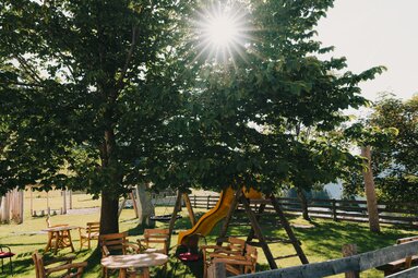 Themenspielplatz vor dem Gasthof von Maria Waldrast. | © TVB Wipptal | Johannes Bitter