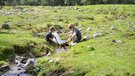 Beim Spielen am Bach im Valsertal – unterhalb von Helgas Alm | © TVB Wipptal