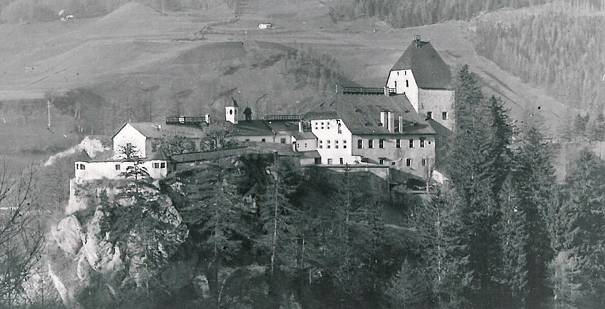 Schloss Matrei Trautson am Burghügel | © Archiv Gemeinde Matrei