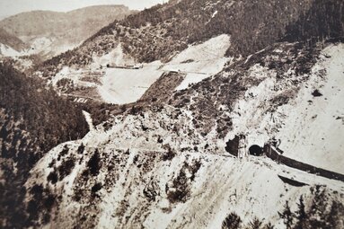Trassenführung durch die Sillschlucht - eingleisig, aber breit genug für die zweiten Gleise | © Unbekannt