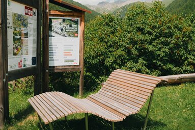 Am Eingang kann man sich über die Teilbereiche und PatInnen informieren. | © TVB Wipptal | Johannes Bitter