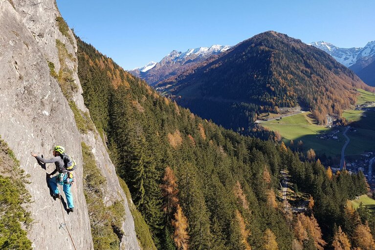 In der Vertikale beim Klettern | © Thomas Senfter