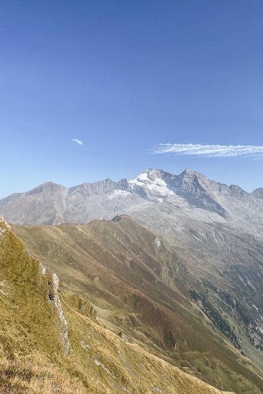 Panoramablick auf ein Bergmassiv | © Daniela Achmüller