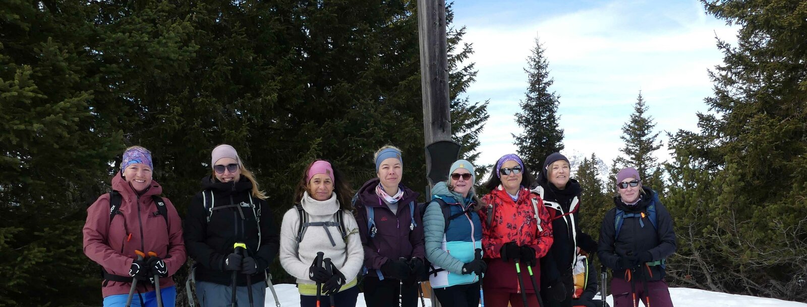 Yoga & Schneeschuh - Wandergruppe | © TVB Wipptal | Nicole Fiedler
