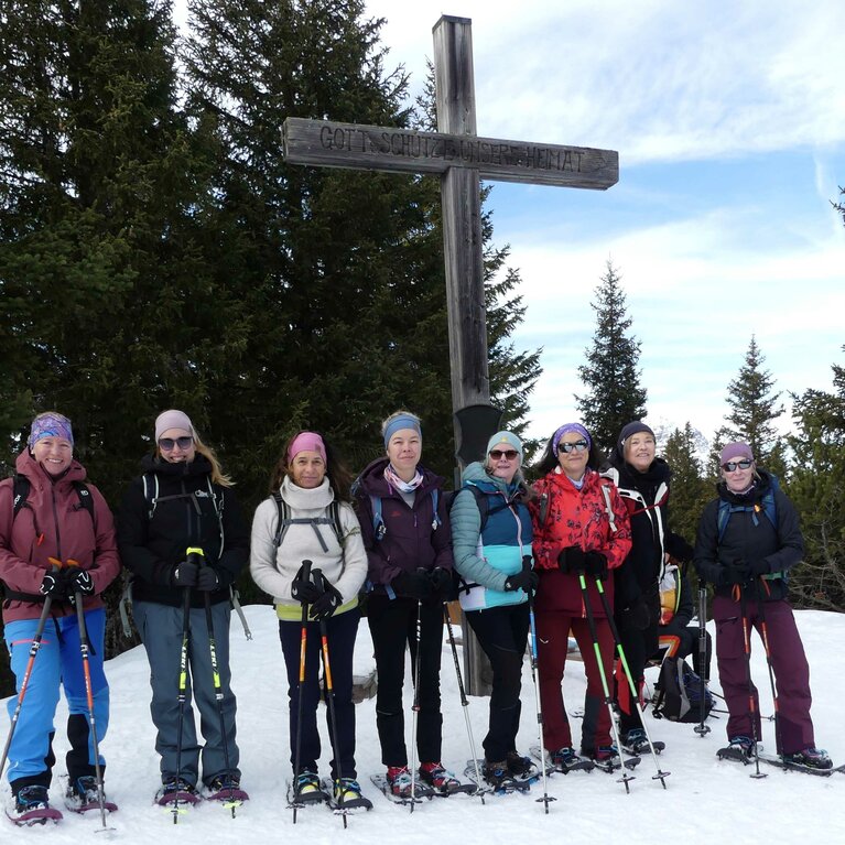 Yoga & Schneeschuh - Wandergruppe | © TVB Wipptal | Nicole Fiedler