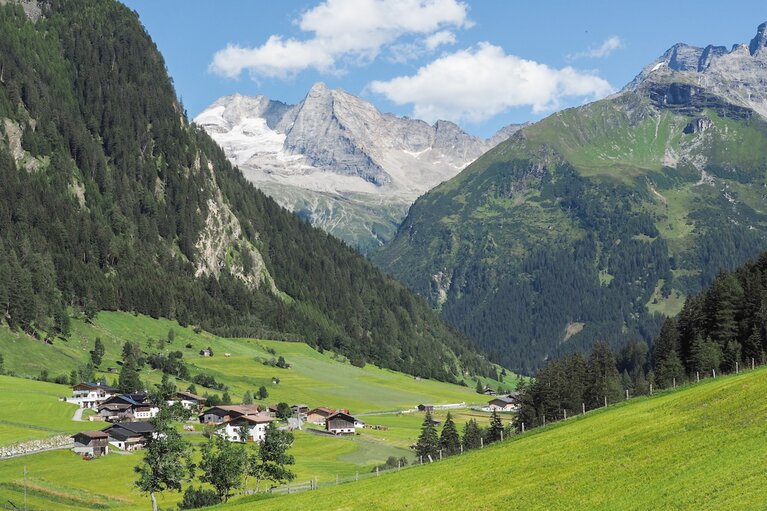 Bergpanorama beim Aufstieg nach Padaun | © Daniela Achmüller
