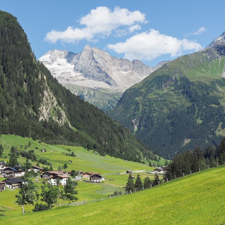 Bergpanorama beim Aufstieg nach Padaun | © Daniela Achmüller