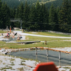 Ein Wasserspielplatz im Sommer | © TVB Wipptal | Johannes Bitter