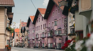 Sommeraufnahme vom historischen Ortszentrum von Matrei | © TVB Wipptal | Johannes Bitter