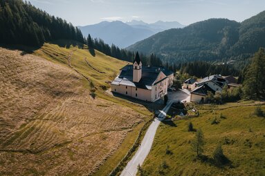 Waldrast Naturresort mit Blick Richtung Olperer | © TVB Wipptal | Johannes Bitter