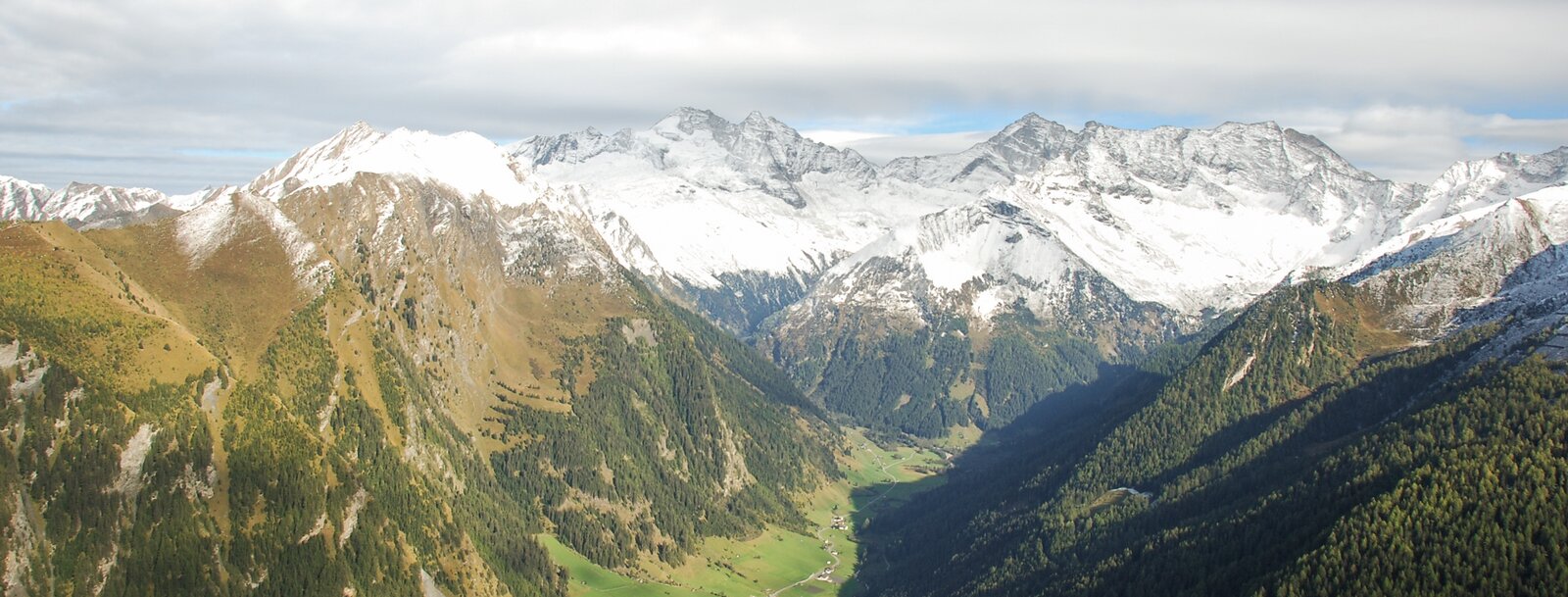 Blick vom Gipfel des Padauner Kogel ins Valsertal  | © Jannis Braun