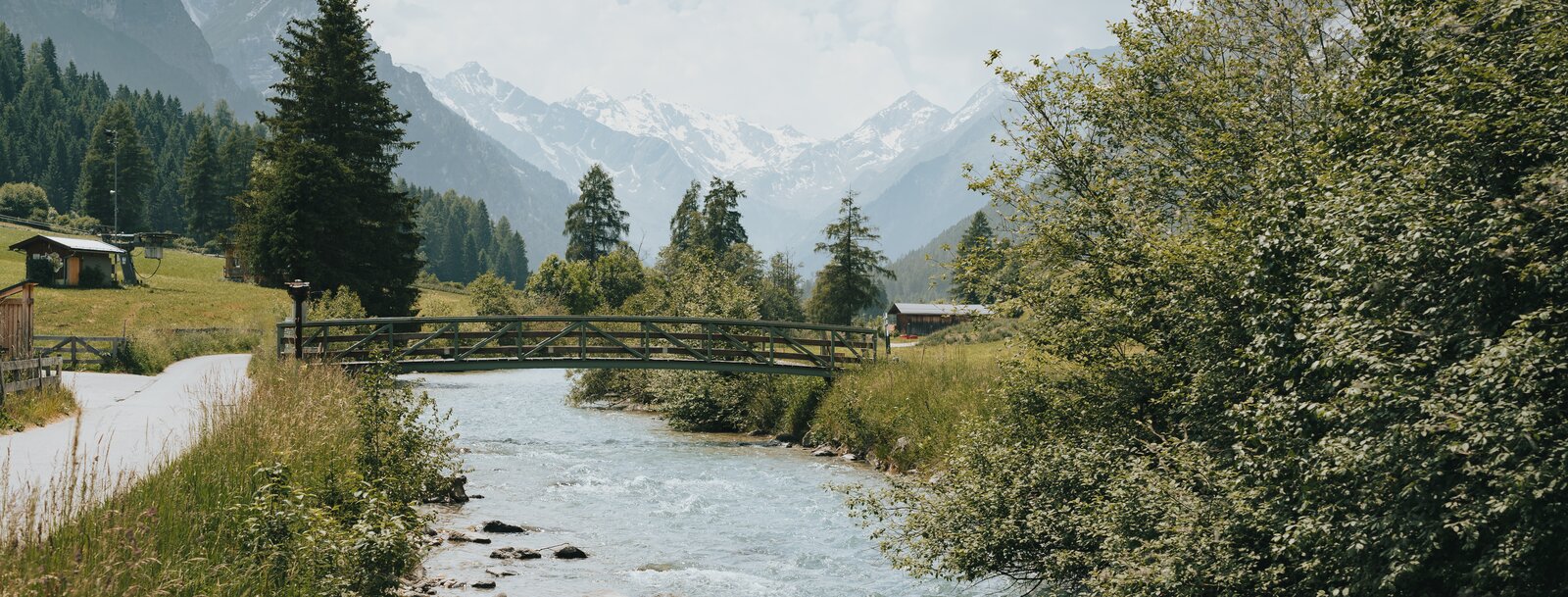 Blick von Trins Richtung hinteres Gschnitztal an einem Frühsommertag | © TVB Wipptal | Johannes Bitter