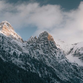 Blick auf die verschneite Torsäule im Gschnitztal | © TVB Wipptal / Johannes Bitter