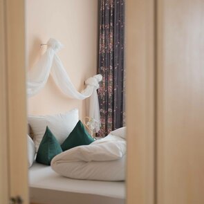 Zimmer im Haus Hörtnagl beim Schnapskurs | © TVB Wipptal | Victoria Hörtnagl