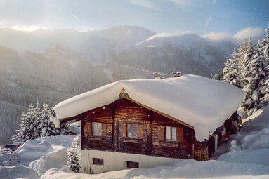 Tief verschneite Peeralm in Navis | © Tirol Werbung