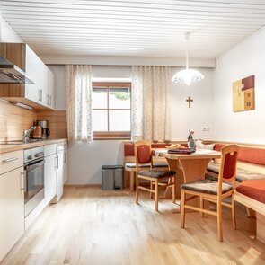 Moderne Küche im Landhausstil | © TVB Wipptal | Helena Beermeister